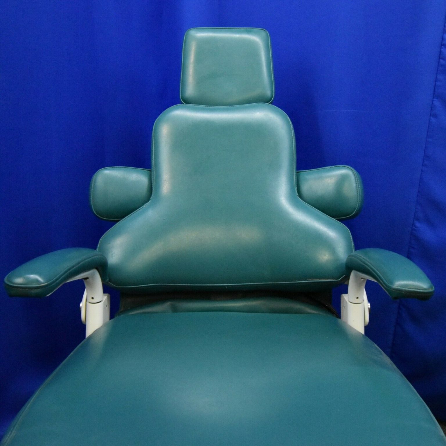 Pelton & Crane Coachman Dental Chair Green