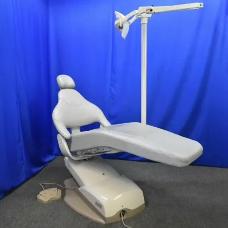 Midmark Ultracomfort Dental Chair With Post Mount Pelton & Crane Dental Light