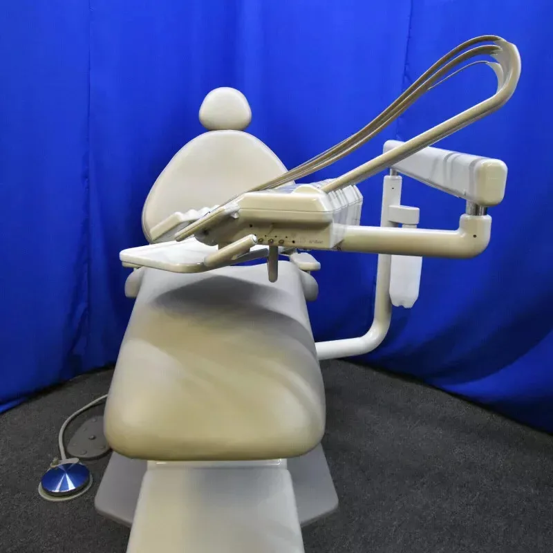 Adec Cascade 1040 Exam Chair (Radius – 2132 – 7115)