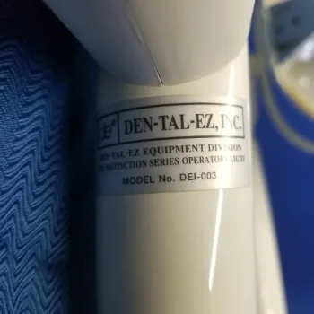 DENTALEZ DEI-003 Post Mount Operatory Light Dental Lamp