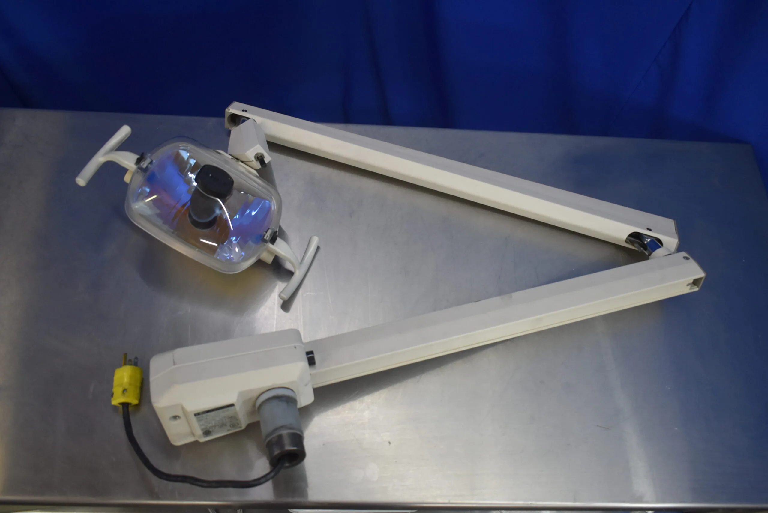 A-dec 6300 Dental Examination Light