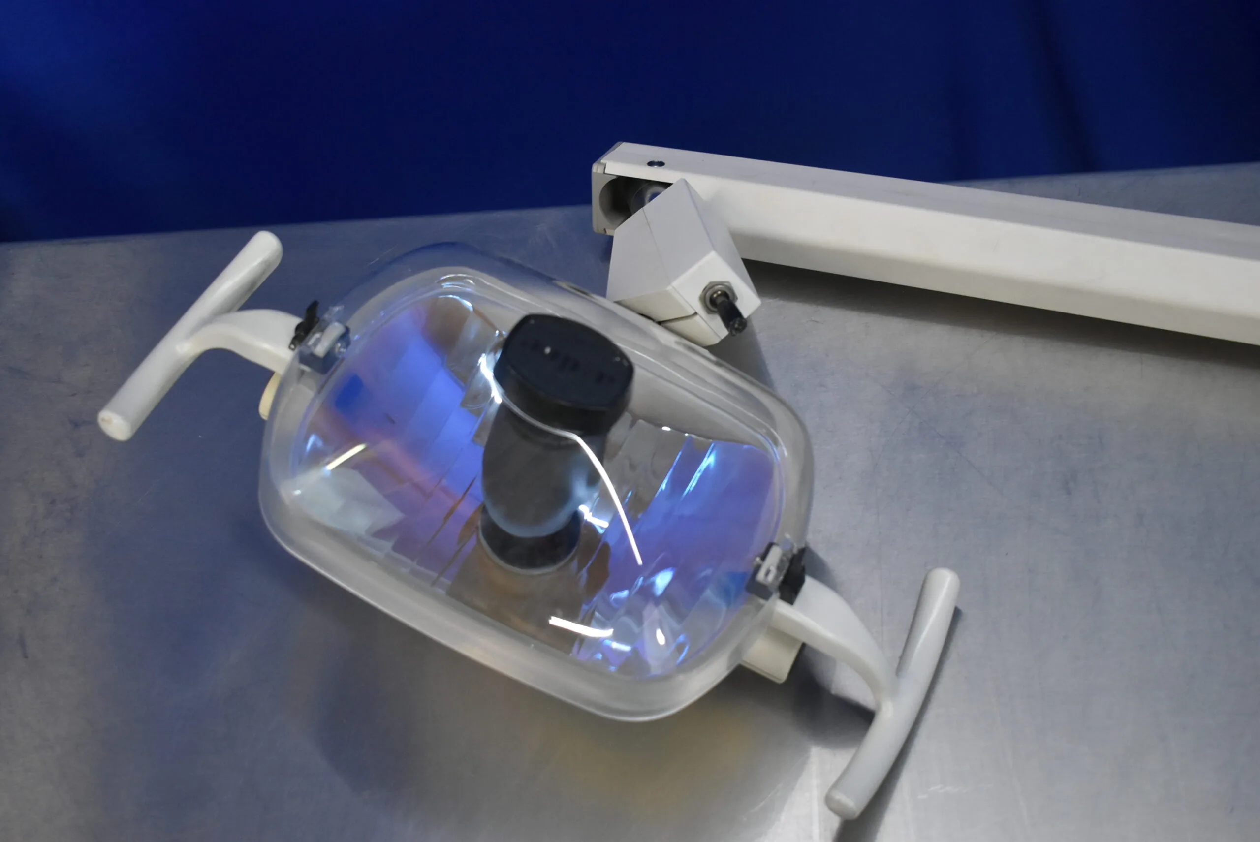 A-dec 6300 Dental Examination Light - Image 3