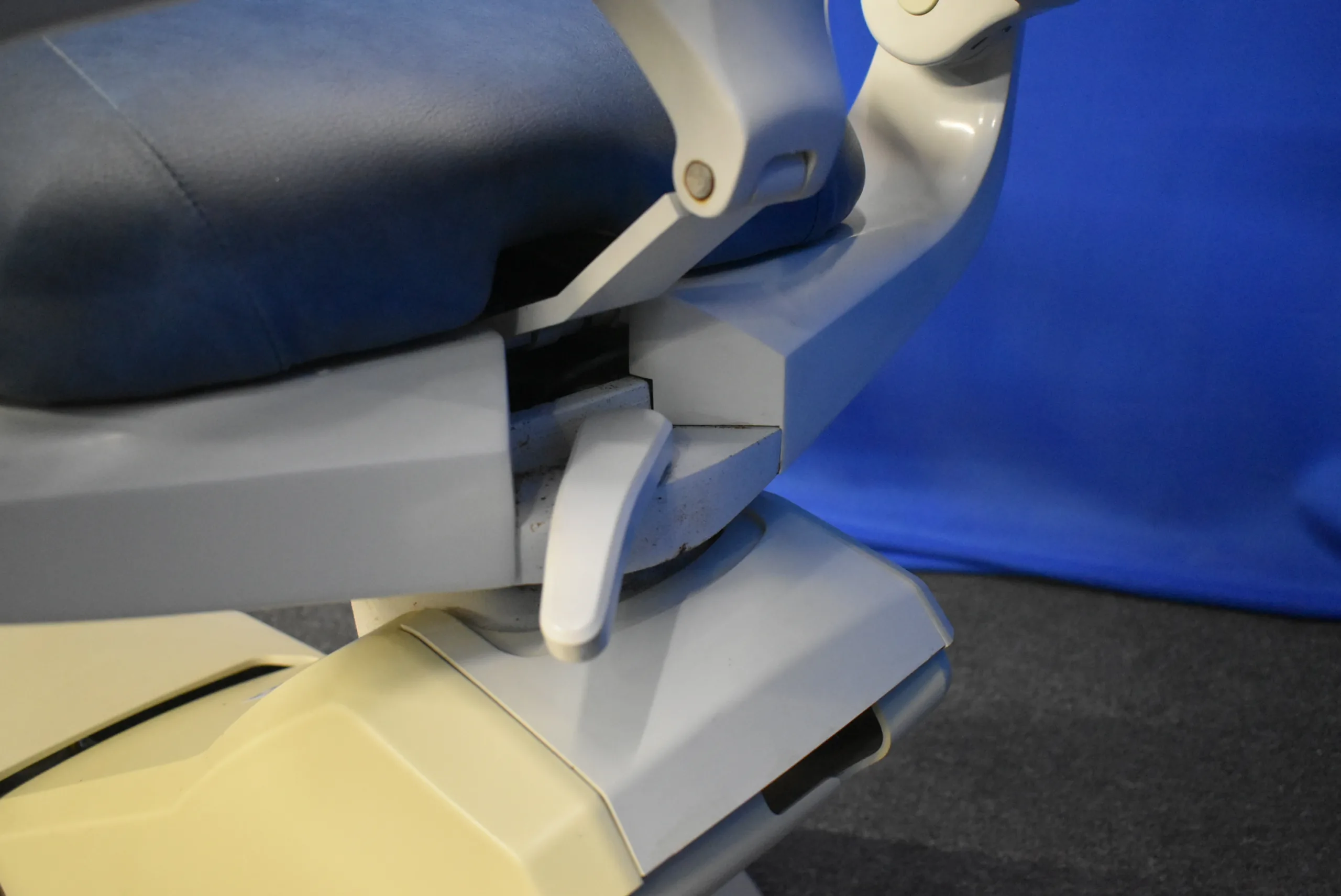 Pelton and Crane Stand Alone Dental Chair - Image 9