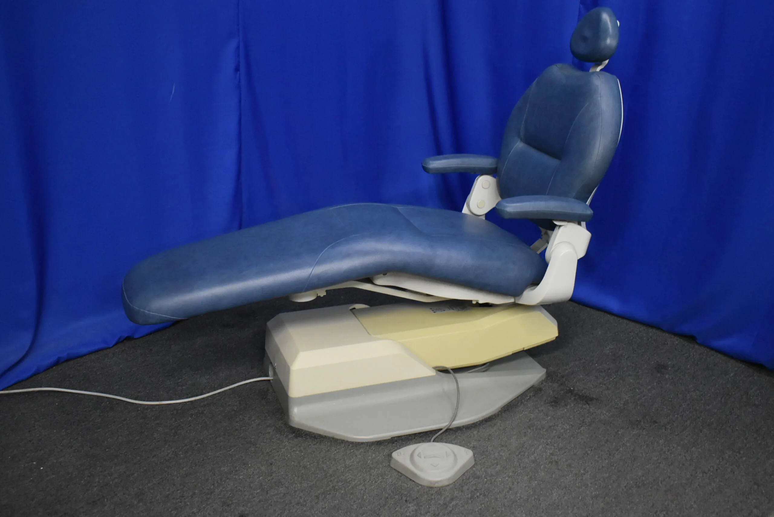 Pelton and Crane Stand Alone Dental Chair - Image 12