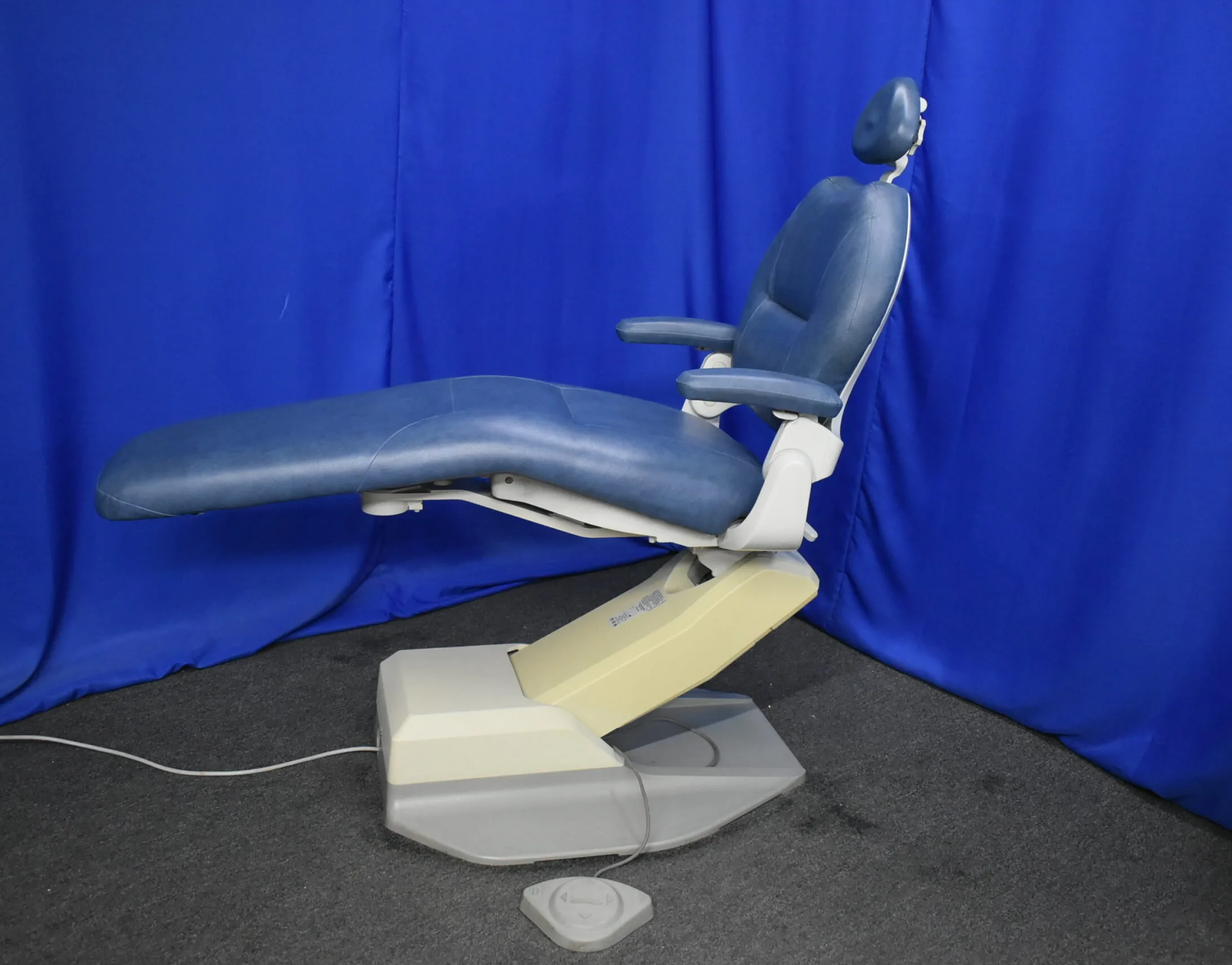Pelton and Crane Stand Alone Dental Chair - Image 13
