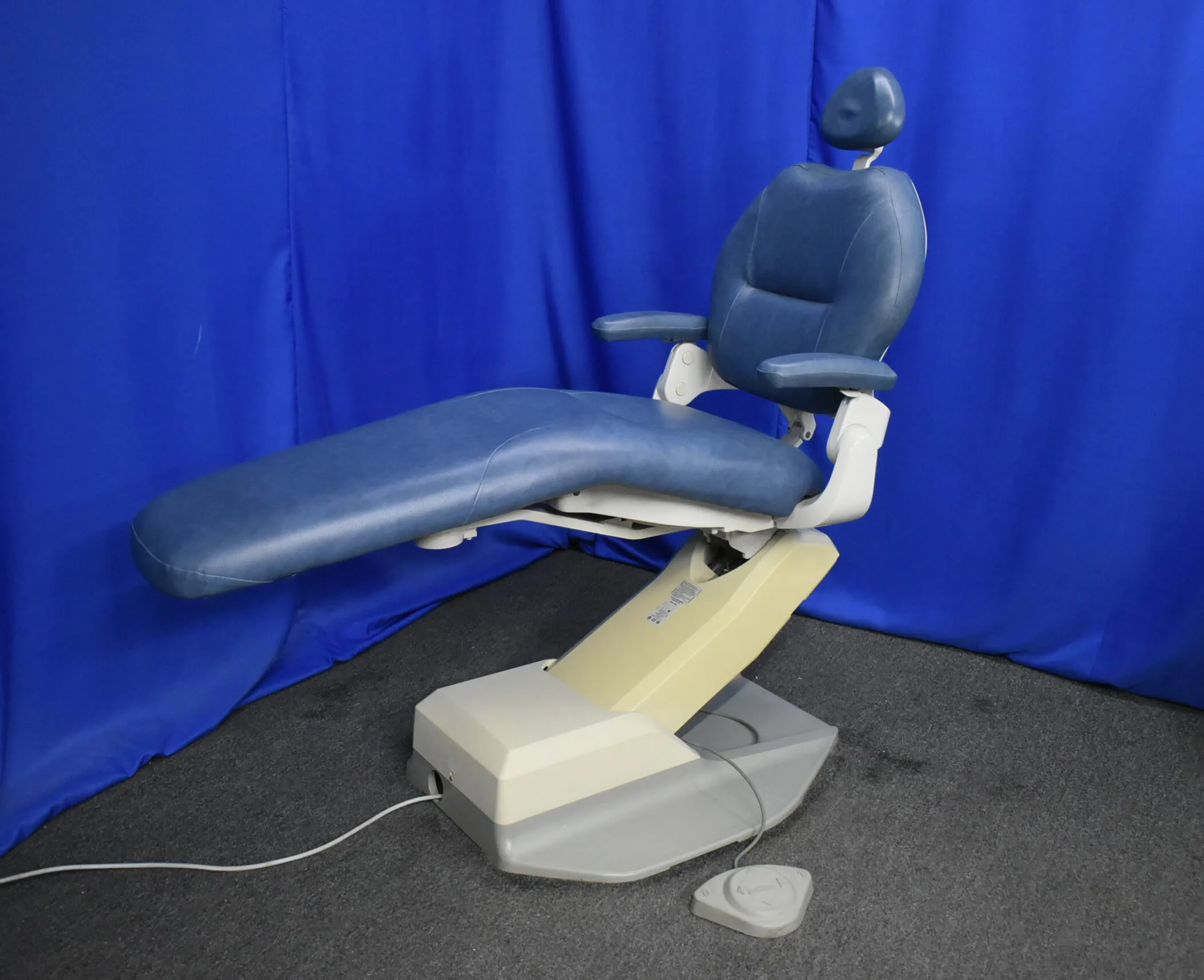 Pelton and Crane Stand Alone Dental Chair - Image 14