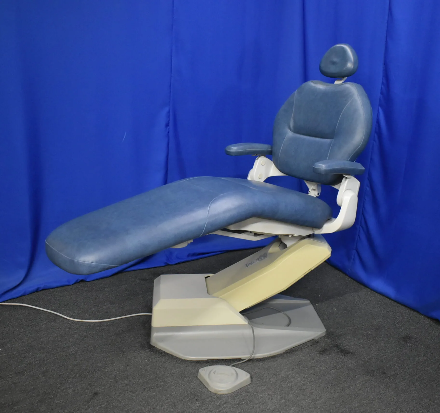 Pelton and Crane Stand Alone Dental Chair - Image 15