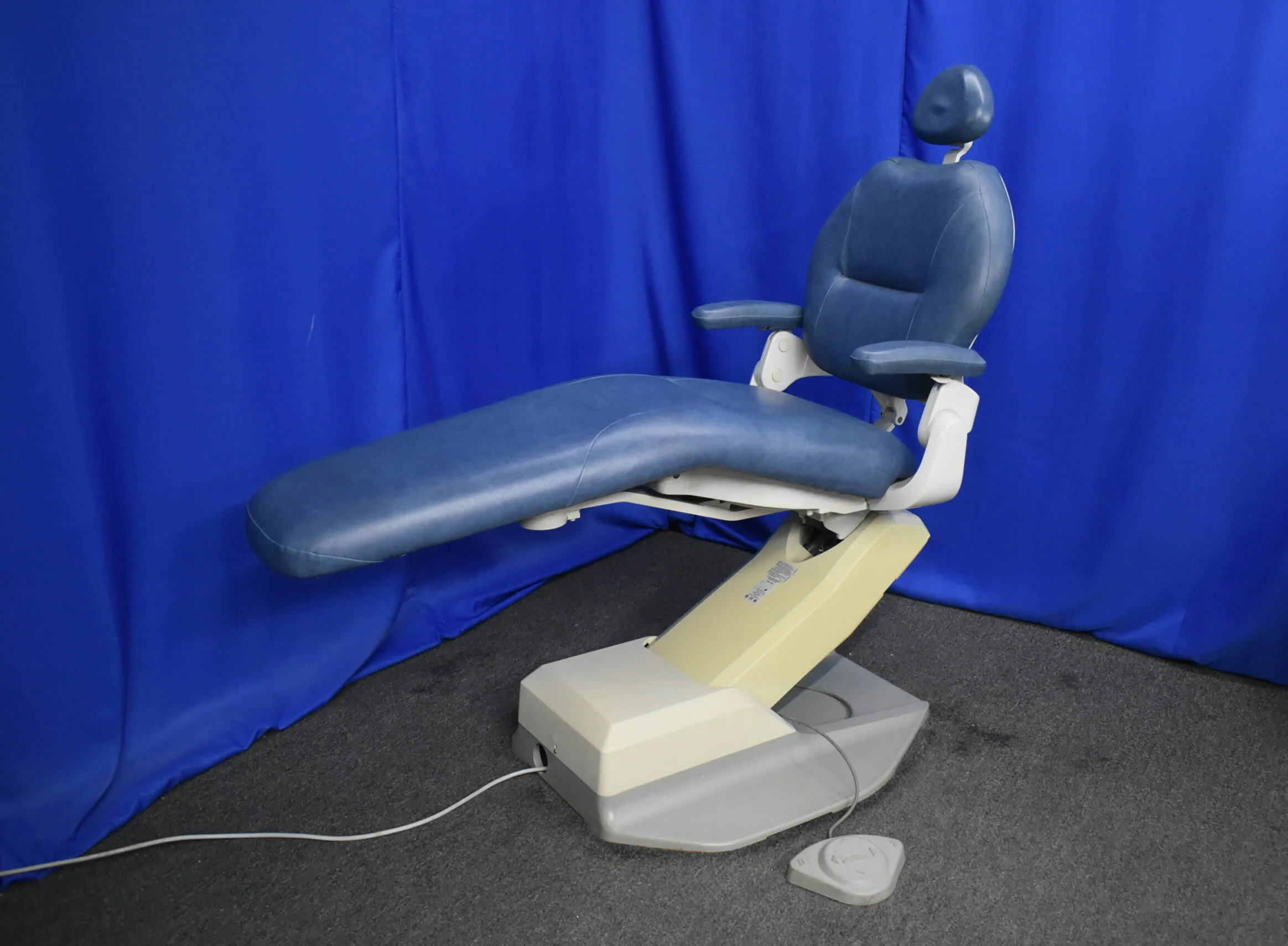 Pelton and Crane Stand Alone Dental Chair - Image 16