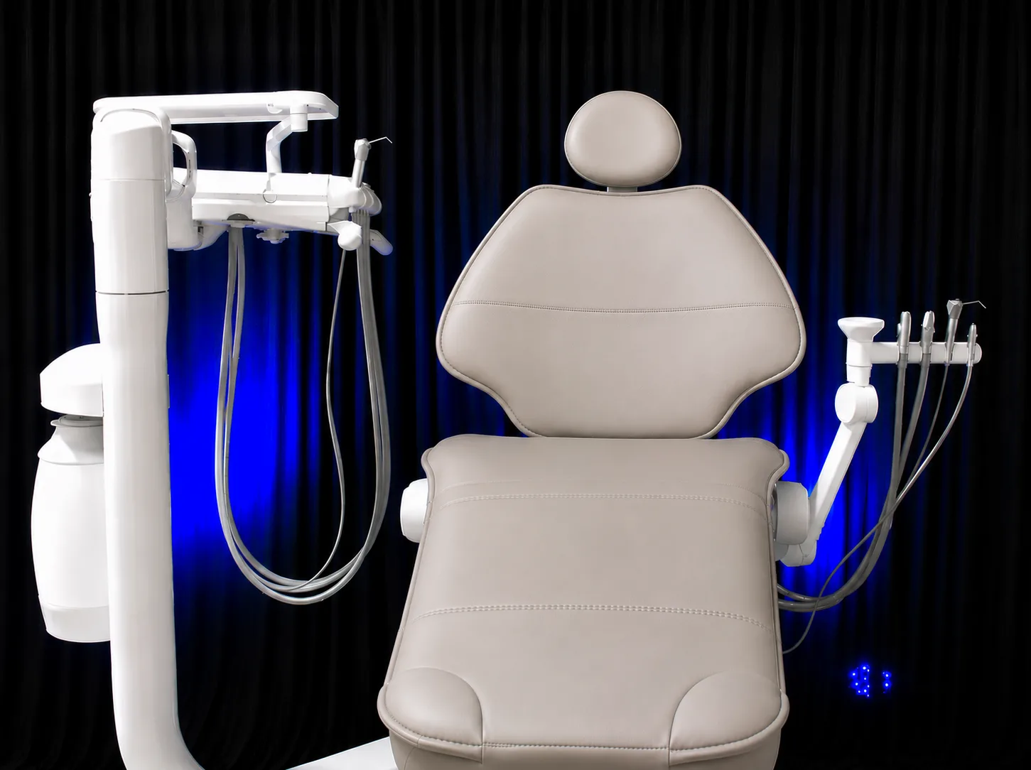 Adec 511 Dental Chair with Adec 532 Radius Delivery System & Adec HVE Assistant’s Package - Image 16