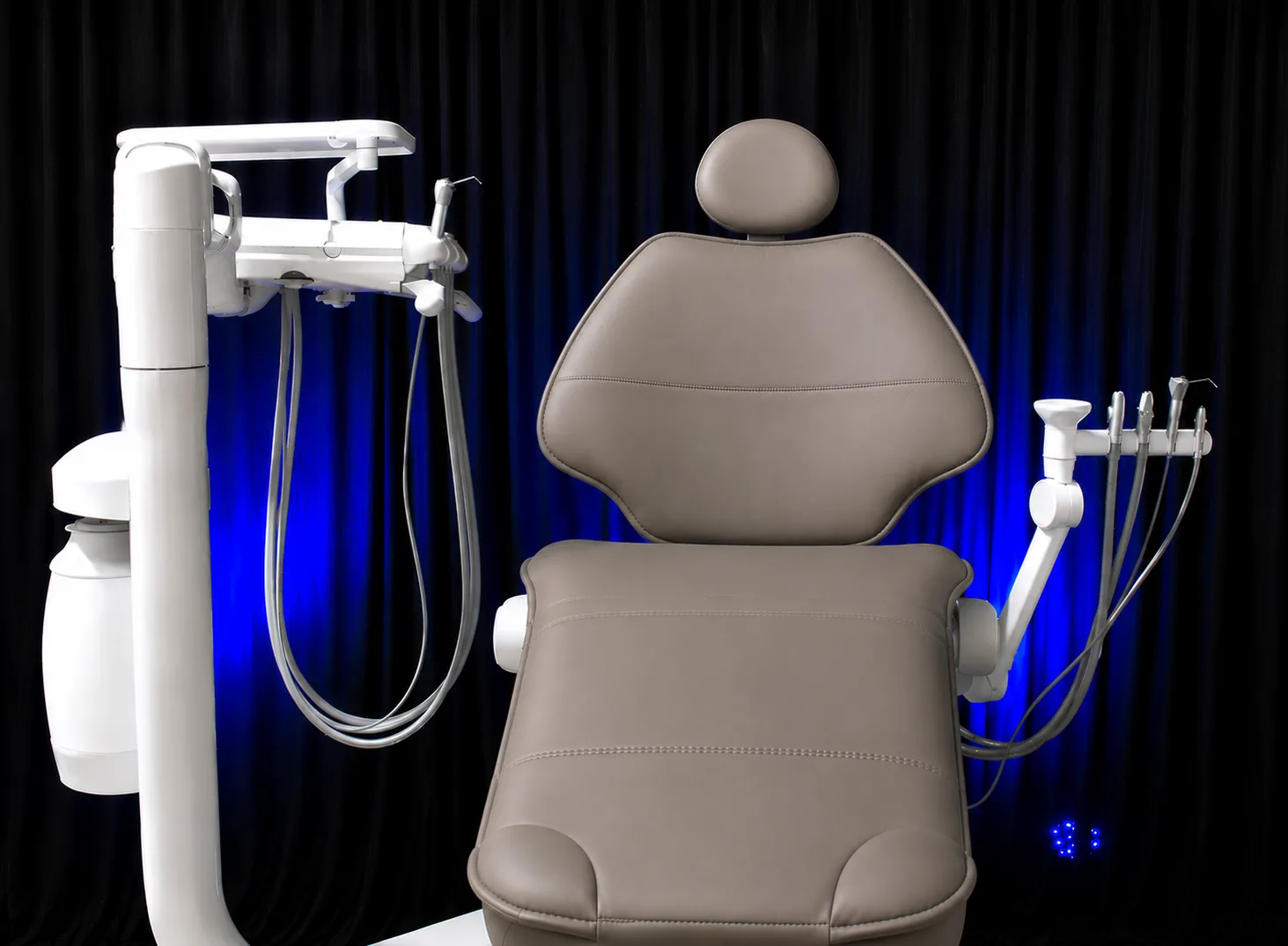 Adec 511 Dental Chair with Adec 532 Radius Delivery System & Adec HVE Assistant’s Package - Image 19